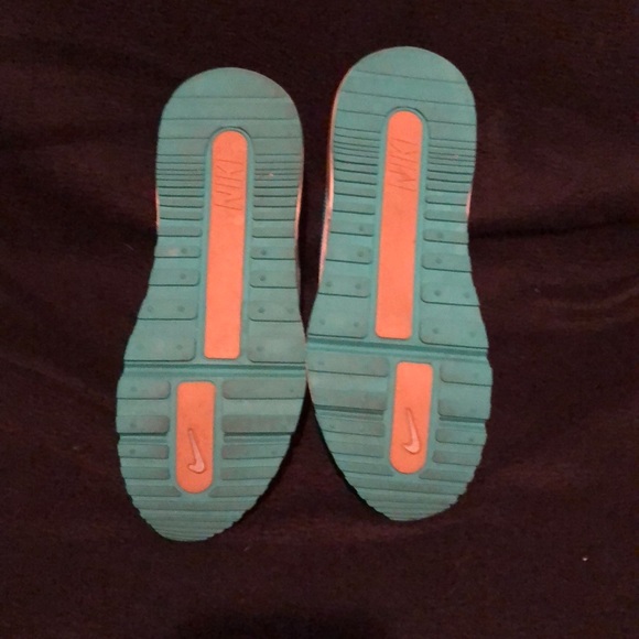 Women’s Nike AirMax - Picture 4 of 5